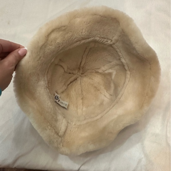 UGG Tan and Cream Classic Sheepskin Shearling Bucket Hat 51028